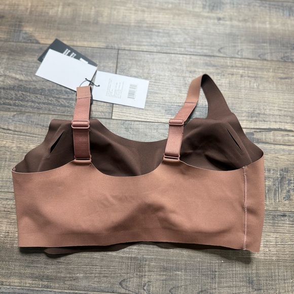 Knix Revolution Adjustable Pull Over Bra - Picture 4 of 8